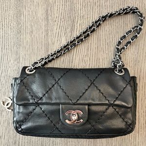 CHANEL single flap bag